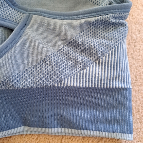 Puma Sports Bra Women's Medium Blue Activewear Bra Medium Support Like New - Picture 5 of 11